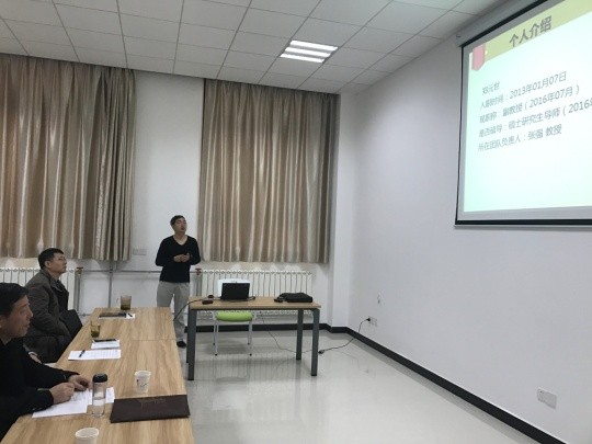 英国上市公司365组织新进教师进行首聘期满述职汇报